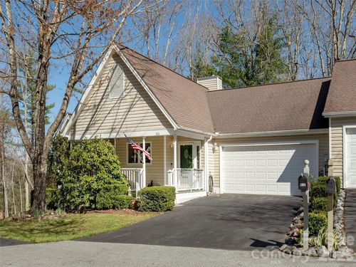 206 Black Oak Ln, Hendersonville, NC, 28791-1201 | Card Image