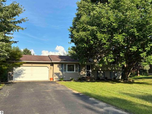 6228 Applewood Ln, Williamsburg, MI, 49690-9725 | Card Image