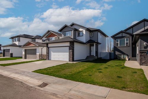 88 Henderson Crescent, Penhold, AB, T0M1R0 | Card Image