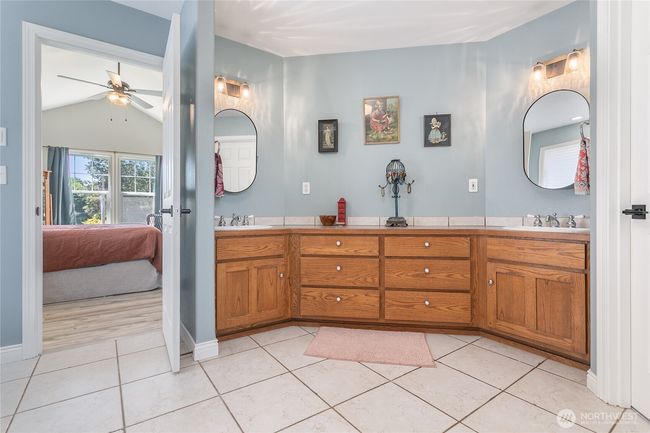 Double vanity in the primary suite. | Image 23