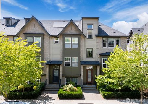 1021 10th Ave Ne, Issaquah, WA, 98029-7472 | Card Image
