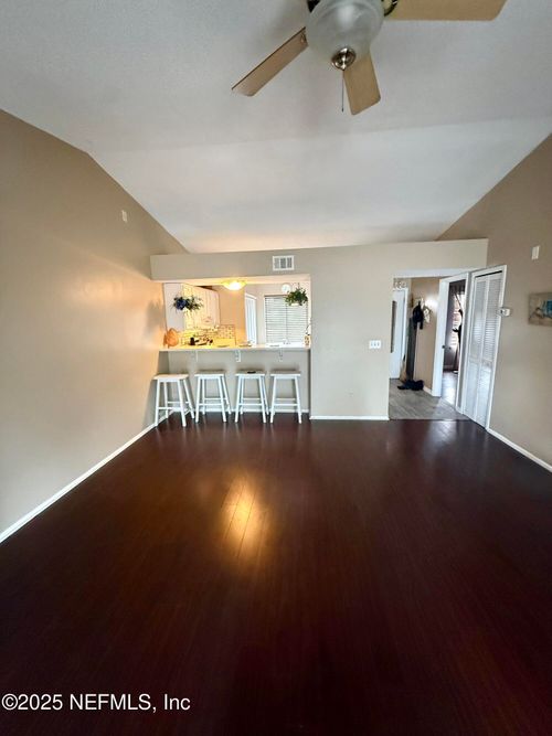 636 Aquatic Dr, Atlantic Beach, FL, 32233-3841 | Card Image