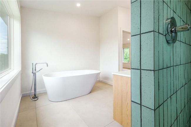 Primary Bathroom | Image 26
