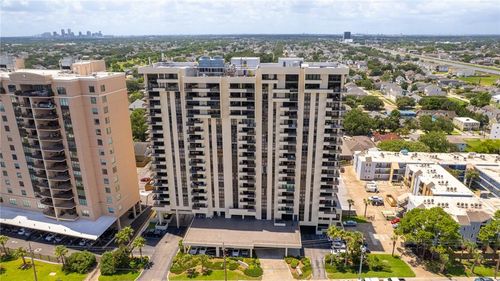 14dbw-300 Lake Marina Ave, New Orleans, LA, 70124-1676 | Card Image