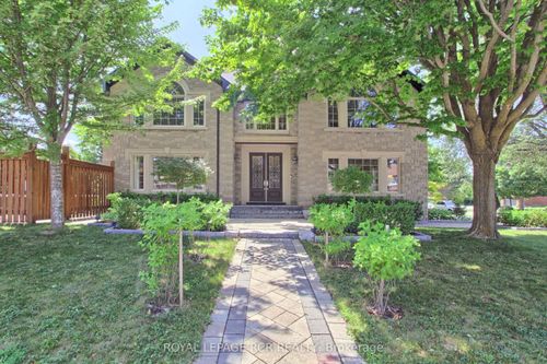 646 Brooker Ridge, Newmarket, ON, L3X1V7 | Card Image