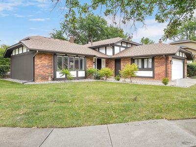 5731 Doe Circle, House other with 3 bedrooms, 3 bathrooms and 2 parking in Westmont IL | Image 1