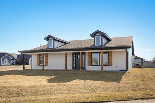 704 Colony Ave, East Lynne, MO, 64743-1017 | Card Image