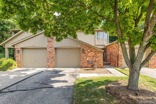 1805 Van Hill Ct, Rochester Hills, MI, 48309-3318 | Card Image