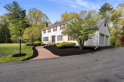 150 Sherwood Ln, Raynham, MA, 02767-1624 | Card Image