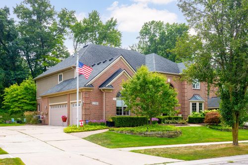 2280 Ivy Hill Dr, Commerce Twp, MI, 48382-5122 | Card Image