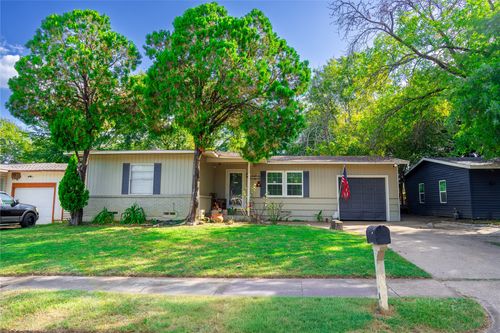 2016 Huntington Dr, Arlington, TX, 76010-7630 | Card Image