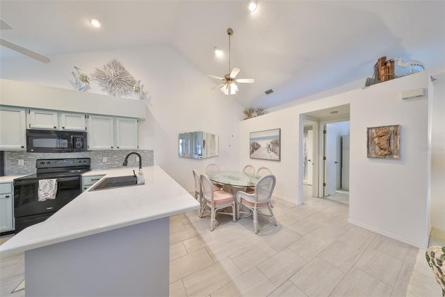 1140 - 1140 Golfview Woods Dr, Condo with 2 bedrooms, 2 bathrooms and null parking in SUN CITY CENTER FL | Image 21