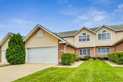 8569 Sandalwood Drive, Townhouse with 3 bedrooms, 2 bathrooms and 2 parking in Darien IL | Image 1