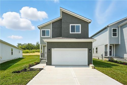 707 Glenn Ln, Kansas City, MO, 64152 | Card Image