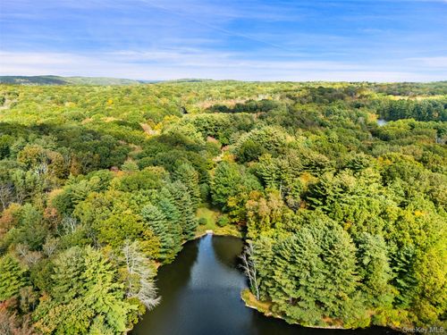 9 Old Corner Rd, Bedford, NY, 10506-1611 | Card Image