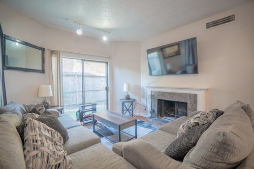 10169 Oakberry St, Houston, TX, 77042-5805 | Card Image