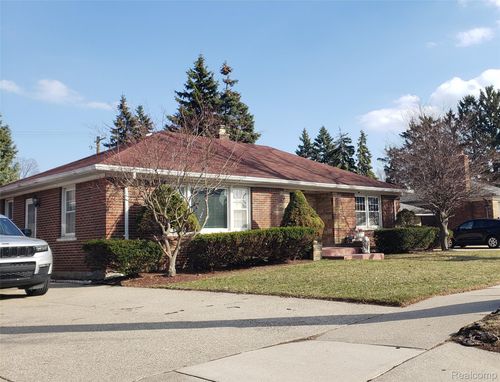 24816 Cushing Ave, Eastpointe, MI, 48021-1241 | Card Image