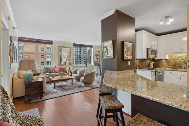 APT-1409 - 21 W Chestnut St, Condo with 2 bedrooms, 2 bathrooms and 1 parking in CHICAGO IL | Image 6