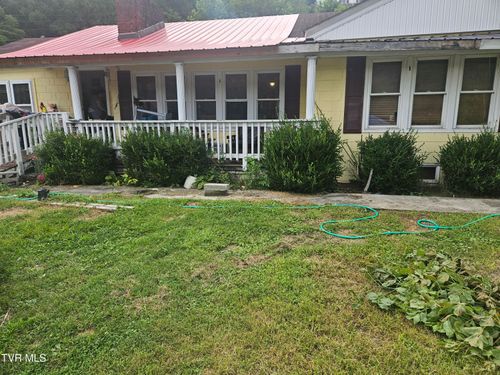 2049 Gravel Lick Rd, Castlewood, VA, 24224-7154 | Card Image