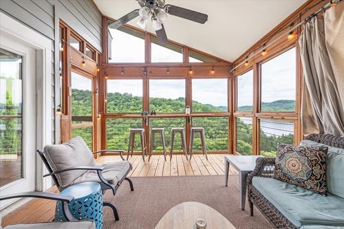 105 Sandgate Ct, Smithville, TN, 37166-2873 | Card Image