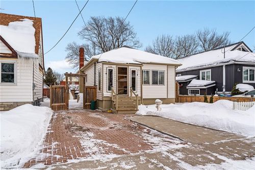 4456 6th Ave, Niagara Falls, ON, L2E4T1 | Card Image