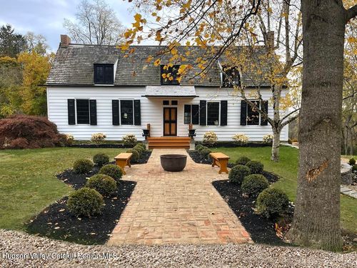 33 Broad St, Kinderhook, NY, 12106-7702 | Card Image