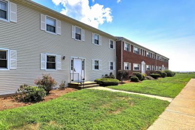 C - 67 E Broadway, Condo with 1 bedrooms, 1 bathrooms and 1 parking in Milford CT | Image 2