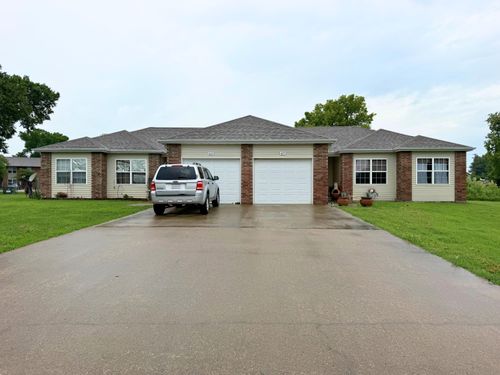 425 & 427 W Bradford Street, Bolivar, MO, 65613 | Card Image