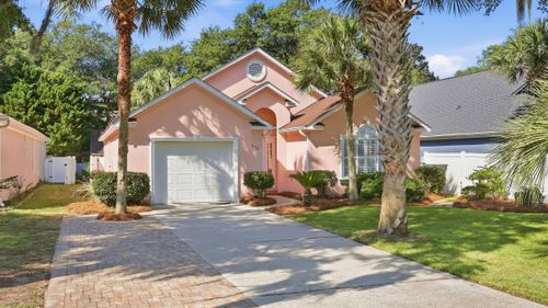 513 6th Ave S, North Myrtle Beach, SC, 29582-3307 | Card Image
