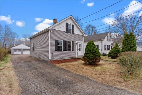 5 Cottage St, Westerly, RI, 02891-7220 | Card Image