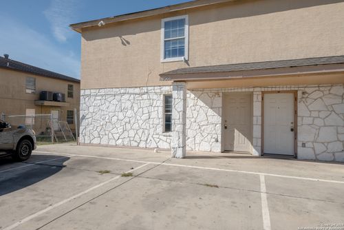 7561 Windsor Oaks, San Antonio, TX, 78239-3566 | Card Image