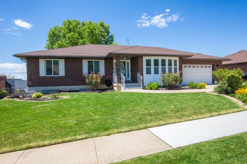 2561 E 2700 N, Layton, UT, 84040-8185 | Card Image