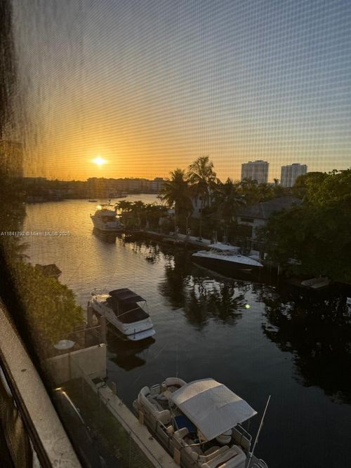apt-4o-2935 Ne 163rd St, North Miami Beach, FL, 33160-4468 | Card Image