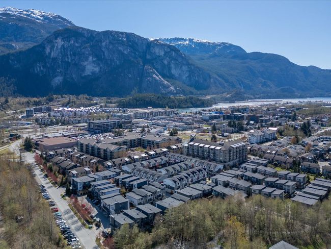 1185 Natures Gate, Townhouse with 3 bedrooms, 2 bathrooms and 3 parking in Squamish BC | Image 25