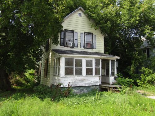 33 4th St, Swanton, VT, 05488-1100 | Card Image