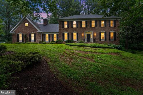 8464 Turkey Run Dr, WARRENTON, VA, 20187-8801 | Card Image