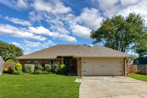 7633 Teresa Ct, North Richland Hills, TX, 76182-4644 | Card Image