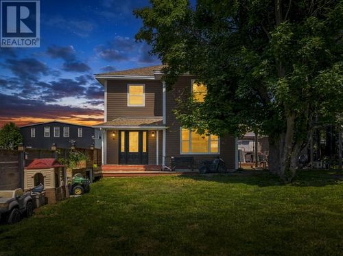 2-6 Bishop's Rd, House with 4 bedrooms, 2 bathrooms and null parking in Bay Roberts NL | Card Image