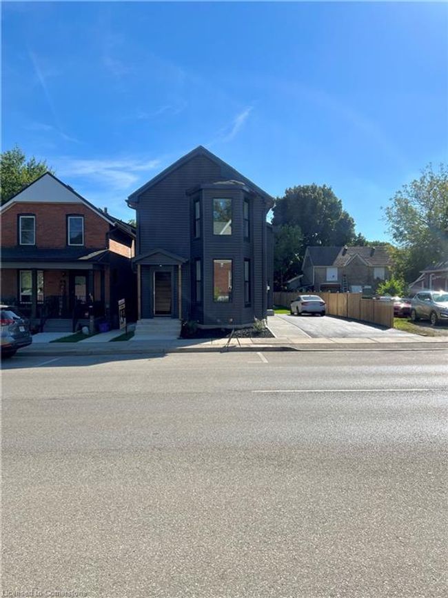 489 Colborne St, House other with 8 bedrooms, 2 bathrooms and 4 parking in Brantford ON | Image 5