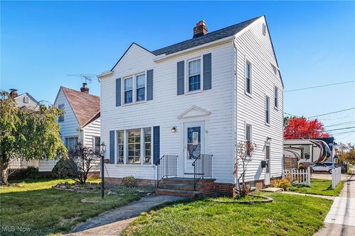 8913 Beech Ave, Brooklyn, OH, 44144-2658 | Card Image