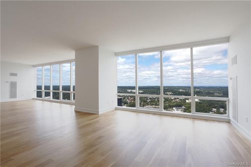 ph40c-1 Renaissance Sq, White Plains, NY, 10601-3000 | Card Image