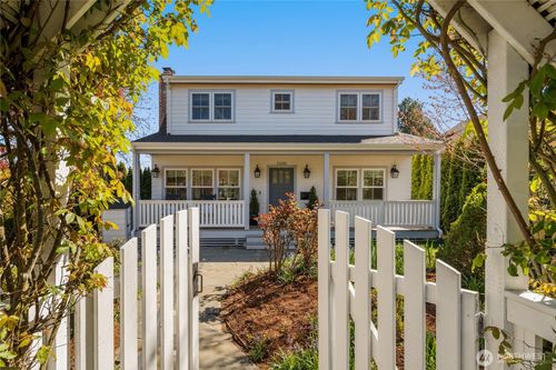 2200 41st Ave Sw, Seattle, WA, 98116 | Card Image