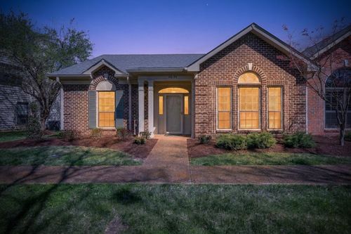 8048 Sunrise Cir, Franklin, TN, 37067-8263 | Card Image