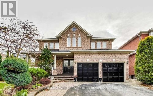 3 Branstone Dr, Whitby, ON, L1R3B6 | Card Image