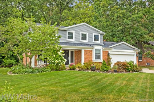 635 Timberline Dr, Rochester Hills, MI, 48309-1300 | Card Image