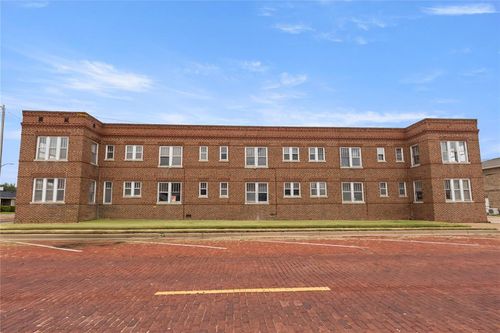 201 N 3rd St, Ponca City, OK, 74601-4334 | Card Image