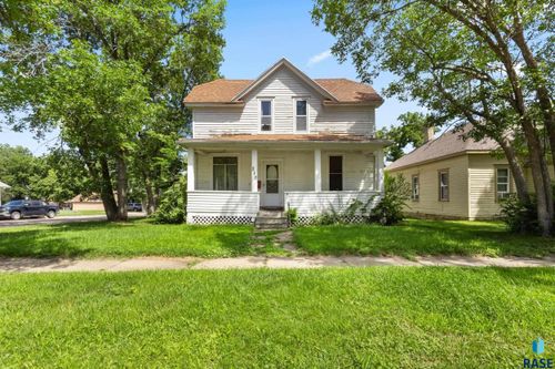 210 W 2nd Ave, Flandreau, SD, 57028-1108 | Card Image