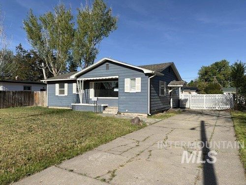 860 N 9th E, Mountain Home, ID, 83647-2235 | Card Image