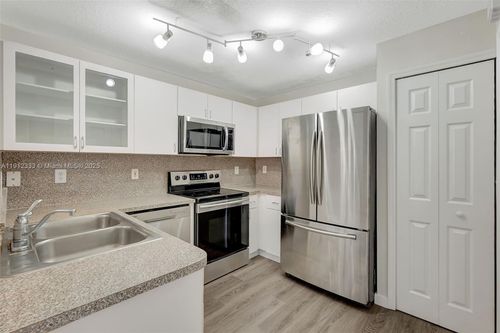 apt-352-6141 Nw 115th Pl, Doral, FL, 33178-4511 | Card Image