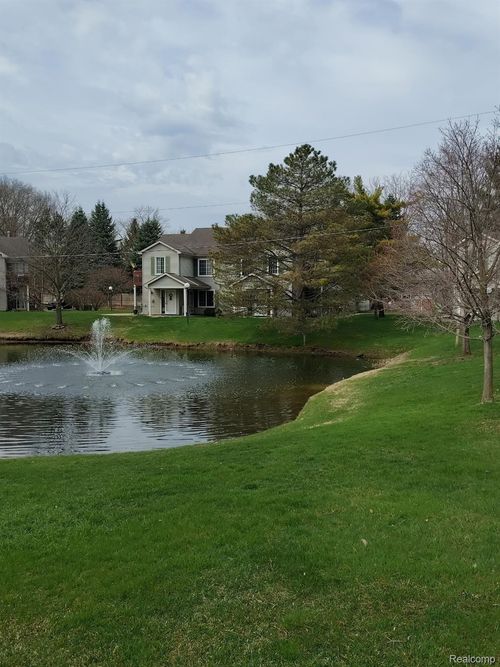 15-5025 S Saybrook Court, Waterford Charter Township, MI, 48327 | Card Image